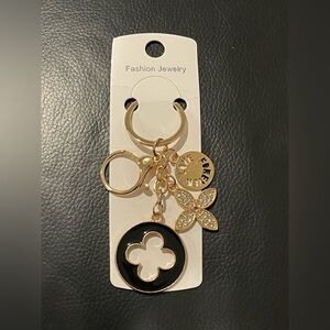 Fashion Black Clover Crystal-Studded Keychain